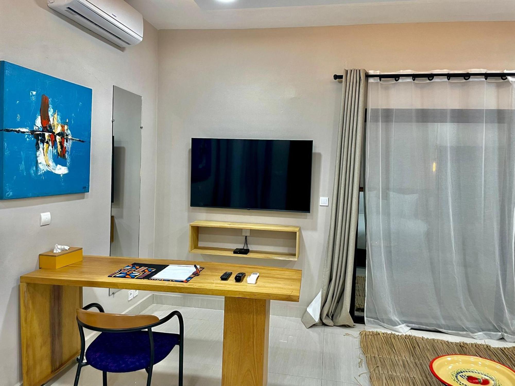 Le Kentia Hotel Lome Ngoại thất bức ảnh