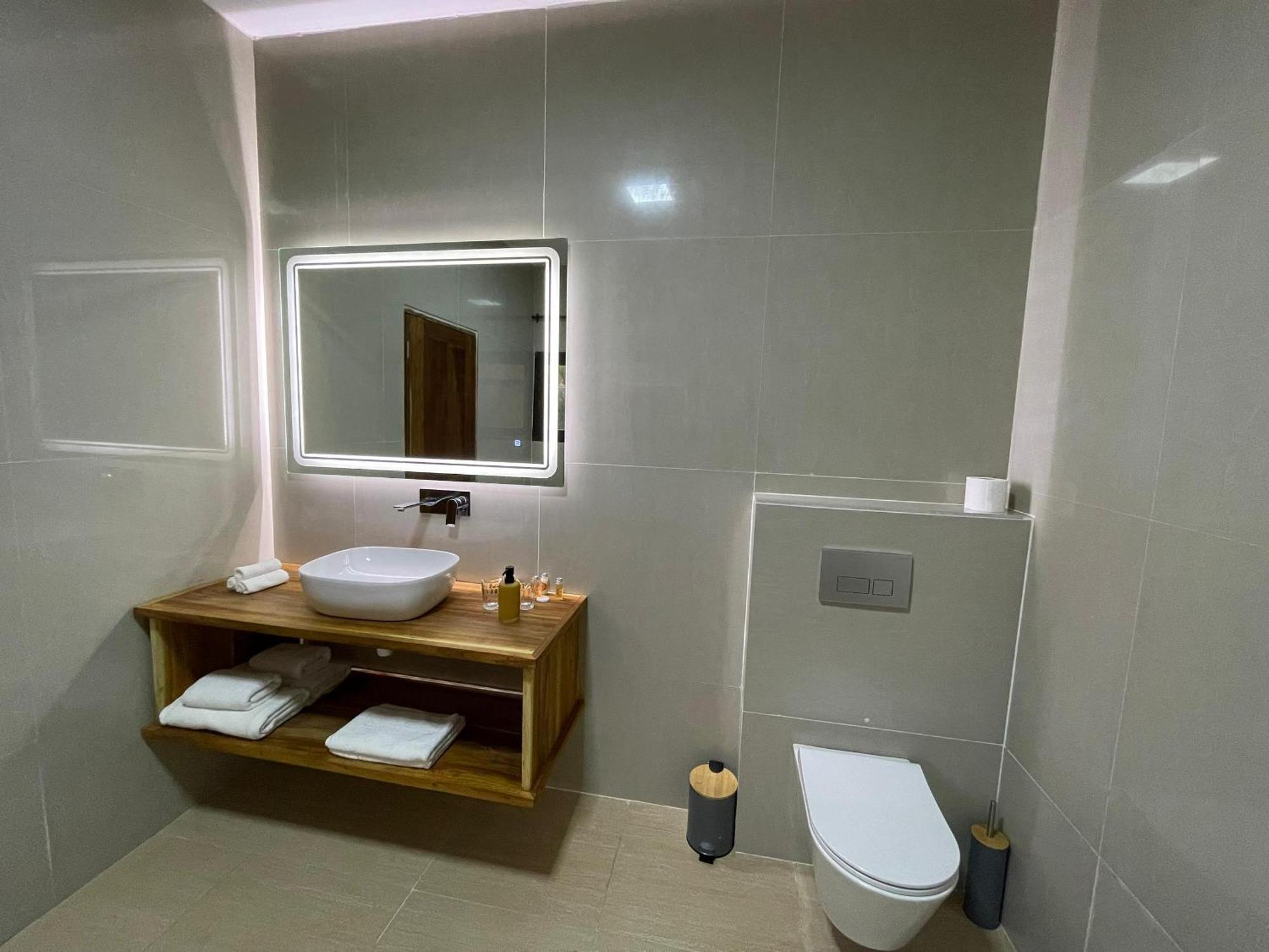 Le Kentia Hotel Lome Ngoại thất bức ảnh