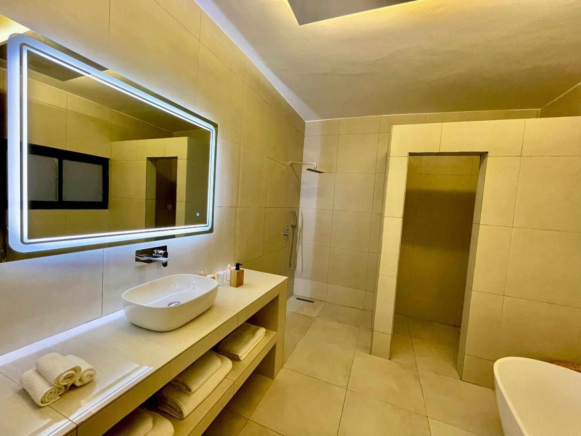 Le Kentia Hotel Lome Ngoại thất bức ảnh